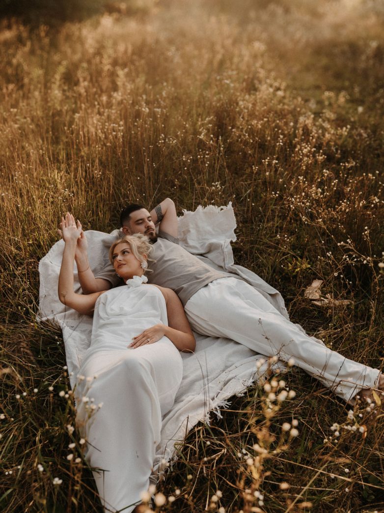 Paarfotos bei Sonnenuntergang